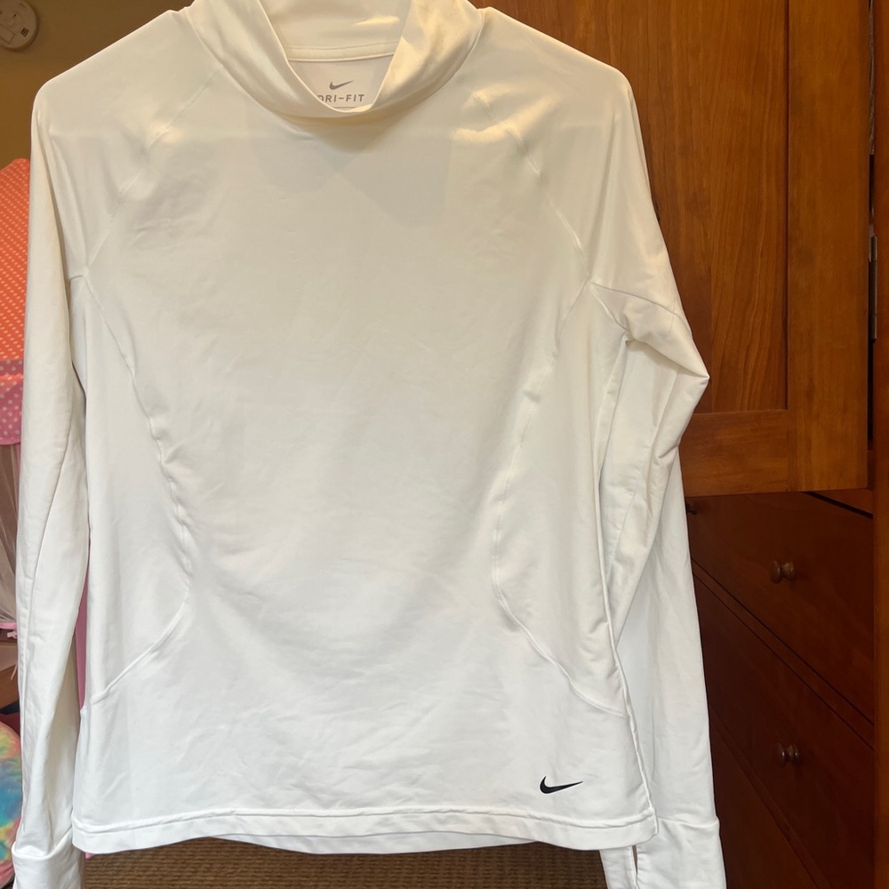 🤍Nike DRI-FIT White Long Sleeve Top. ATHLETIC. Base layer. Performance gear EUC🤍